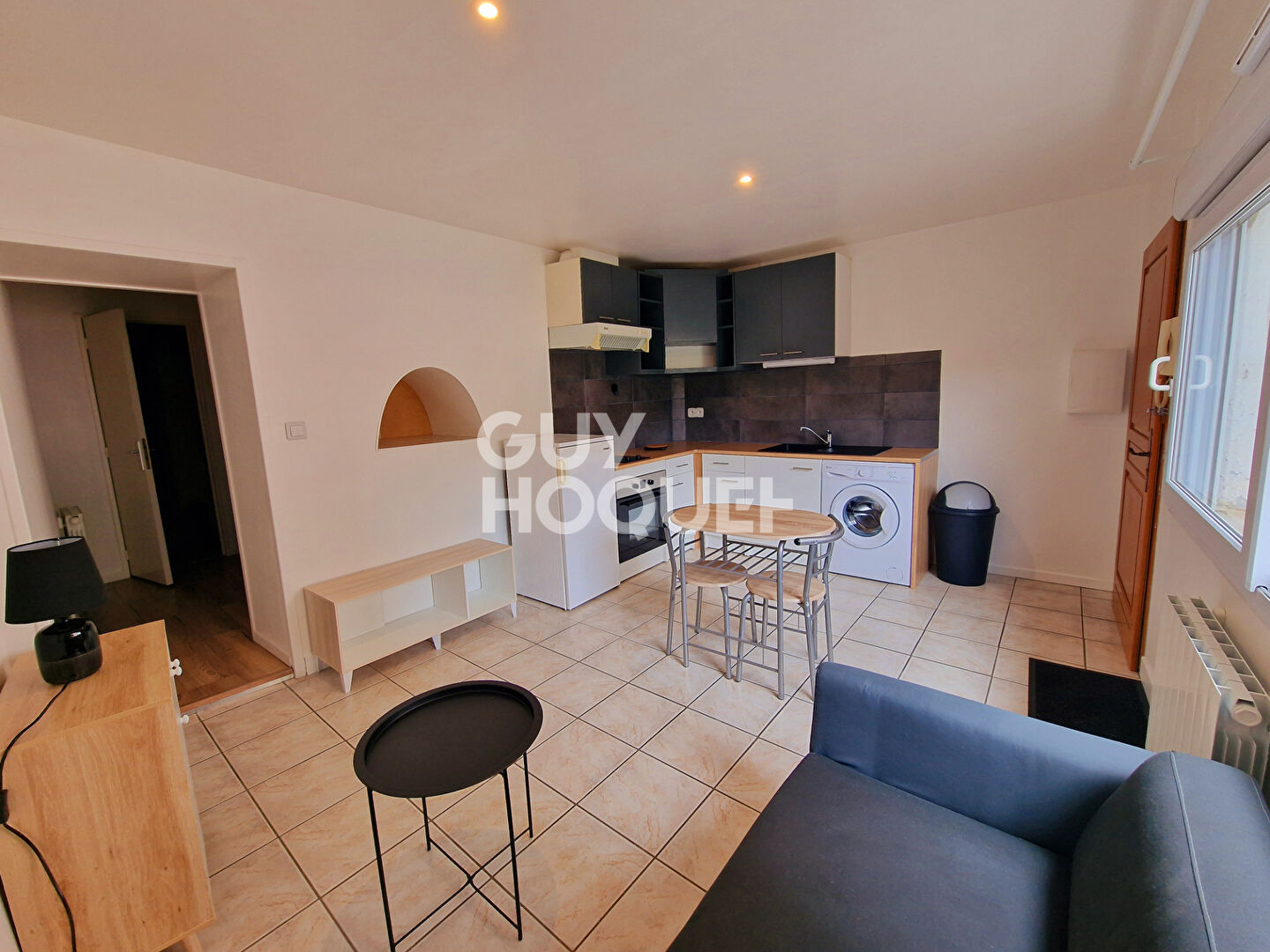 BOURG LES VALENCE T2 MEUBLE 26 .47 m²