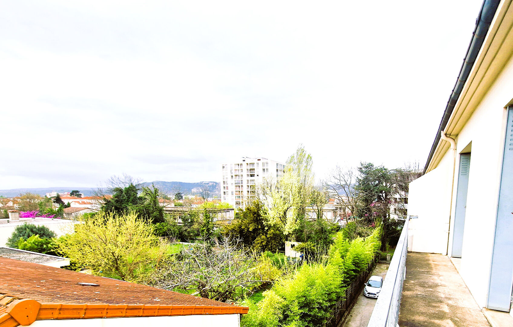 BOURG LES VALENCE : appartement T4 - 2 balcons + Garage