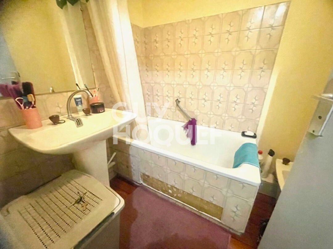 EN EXCLUSIVITE - STUDIO MEUBLE  LOUE