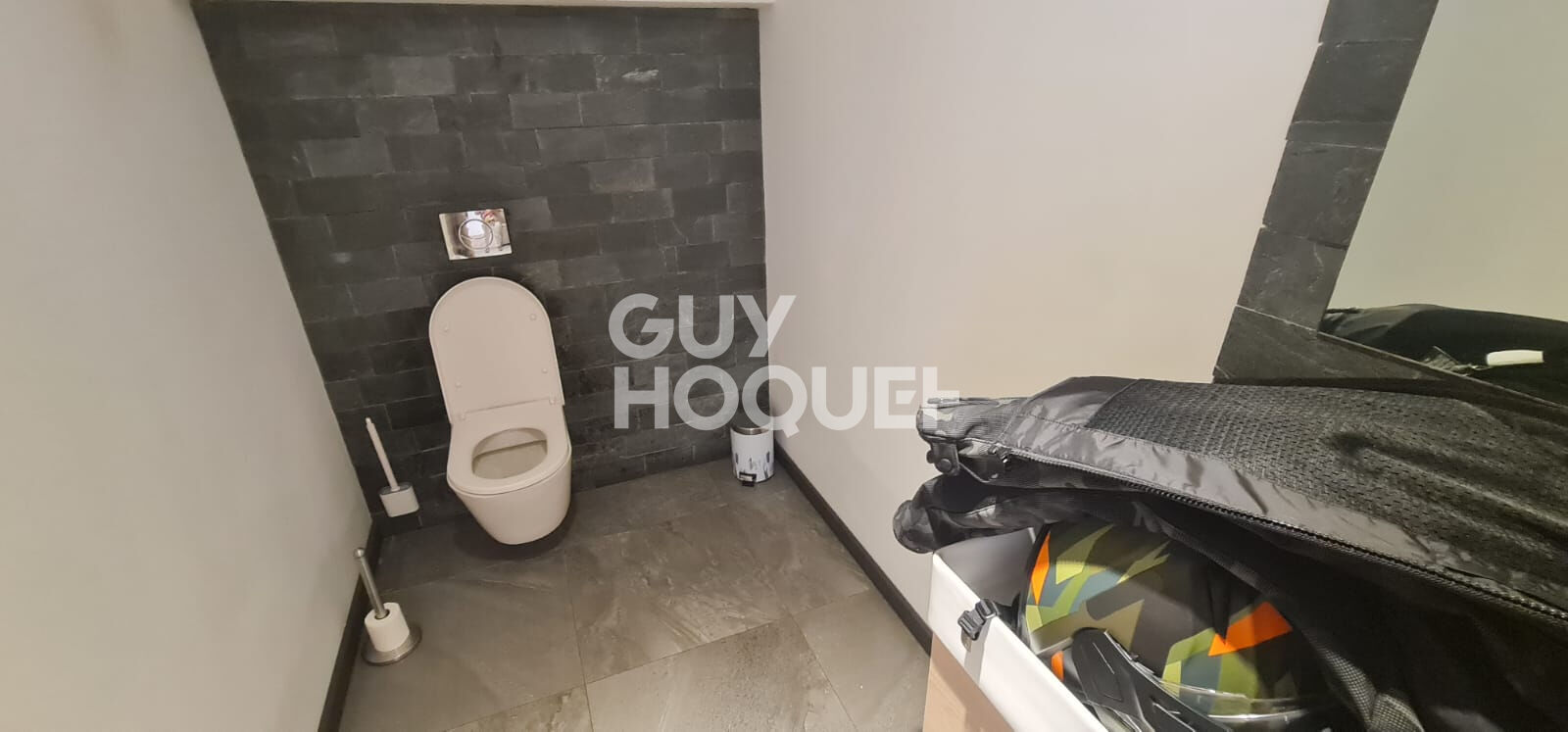 Grand local Polyvalent à Vallauris ? Opportunité à Saisir !