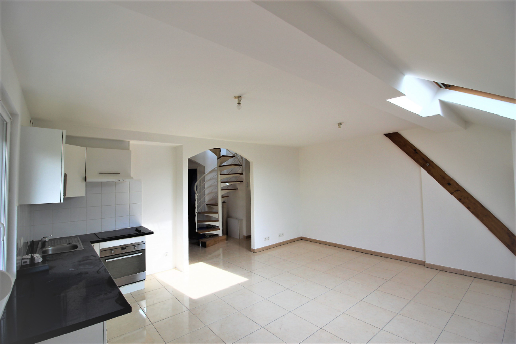 Proche Valleiry ;  Appartement T4 dernier étage