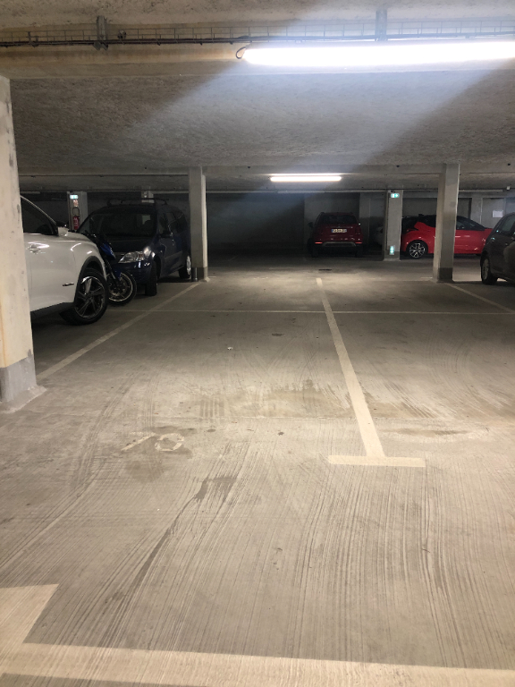 Place de parking hypercentre ville de Vannes