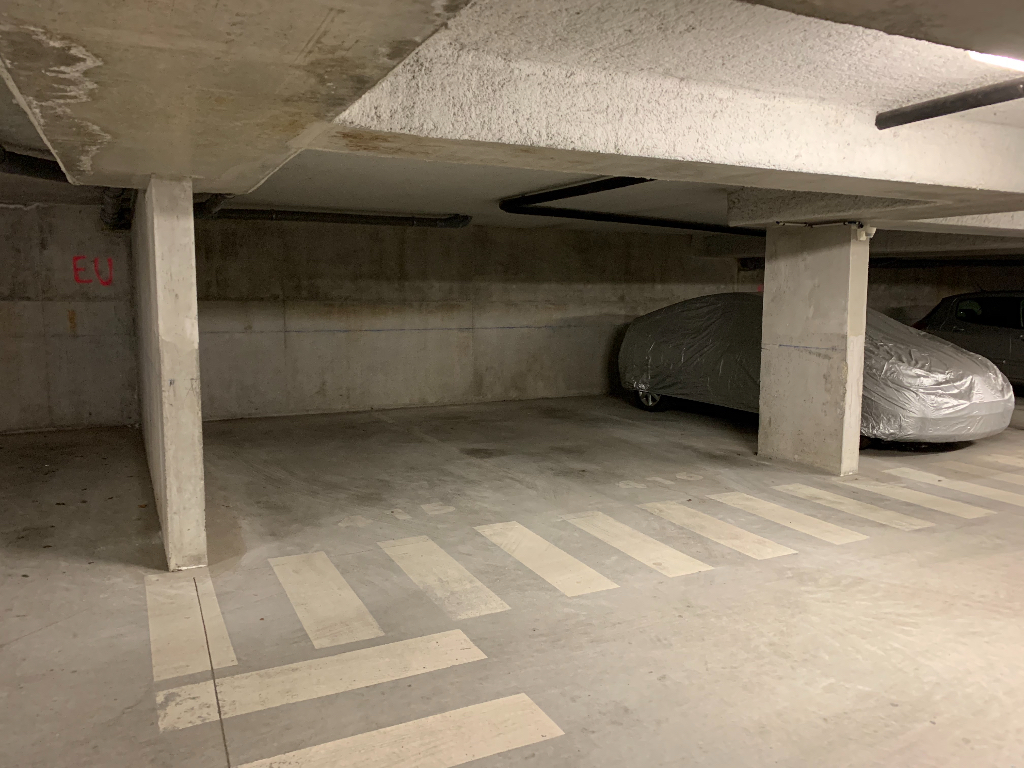PARKING SÉCURISÉ- Saint Avé