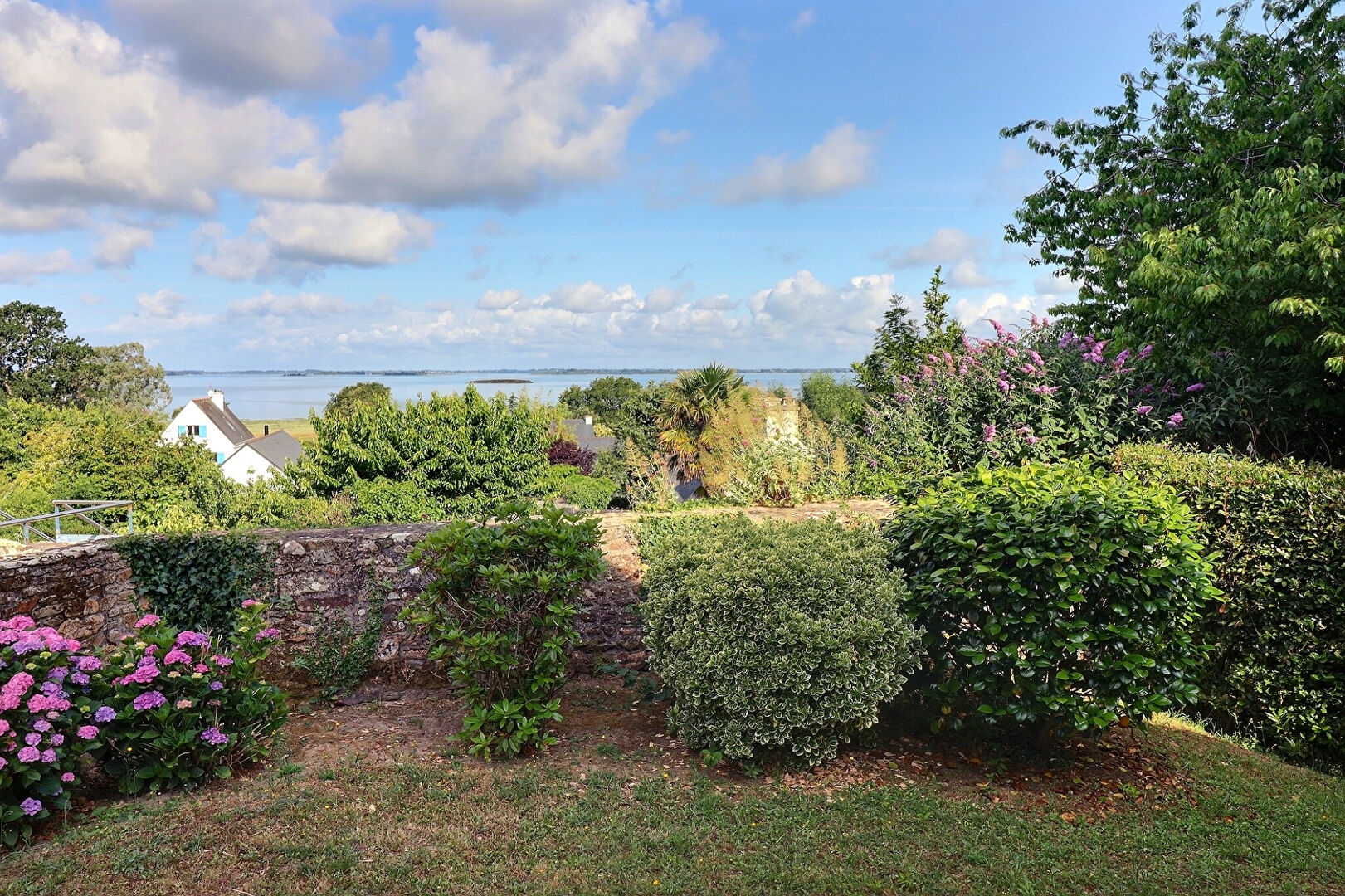 MAISON EN PIERRE - VUE MER- DOUBLE GARAGE