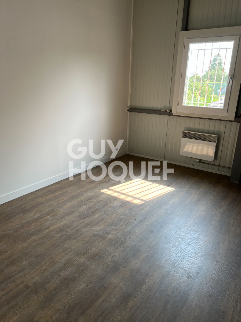 Sortie de RUGLES - Local commercial de 1560m².