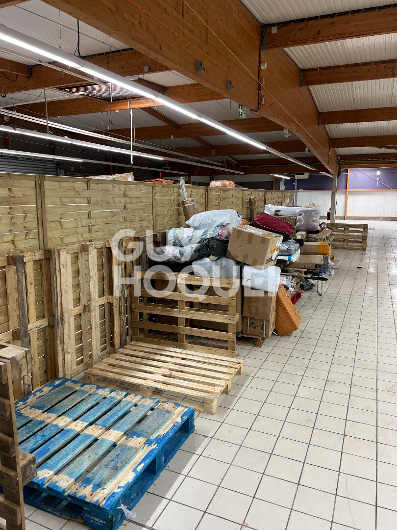 Sortie de RUGLES - Local commercial de 1560m².