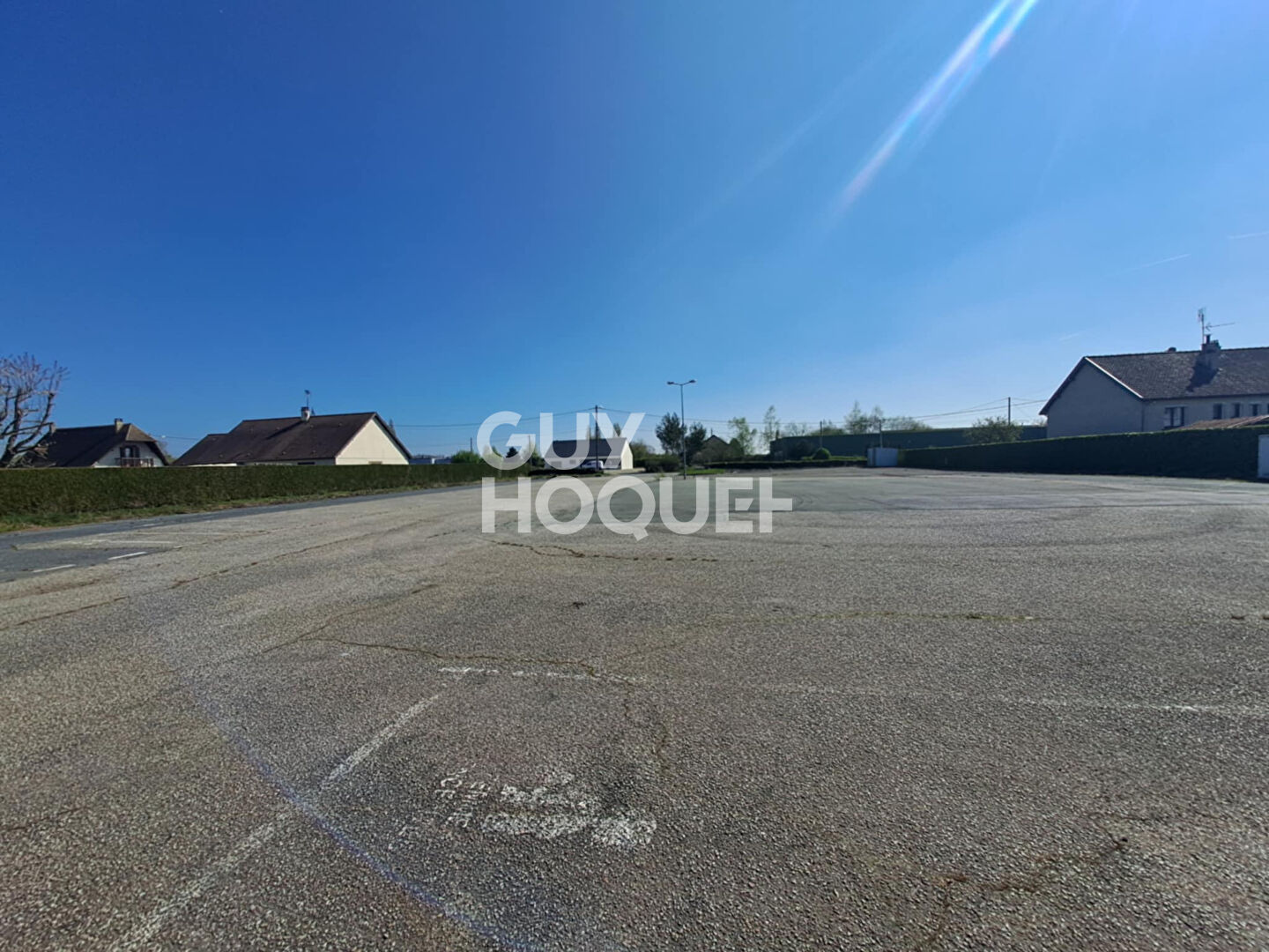 Sortie de RUGLES - Local commercial de 1560m².