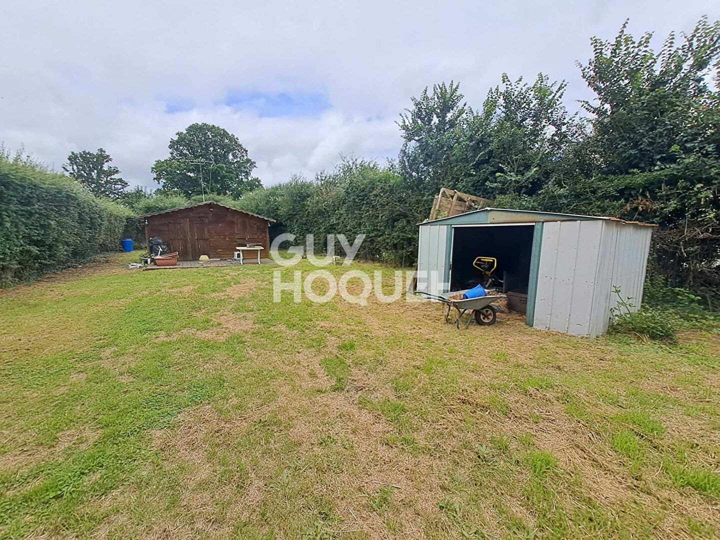 Proche Rugles, Chalets à usage d'habitation