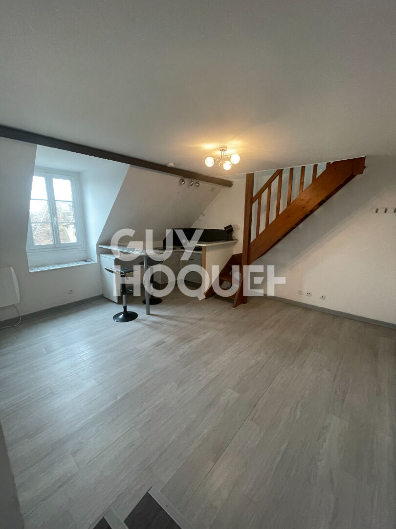 Hyper centre de VERNEUIL, duplex avec parking