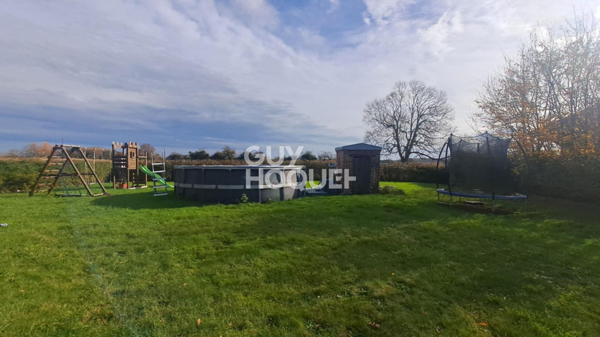 Proche L'AIGLE - Maison de Pays avec dépendances à 150 m de la 1ère habitation.