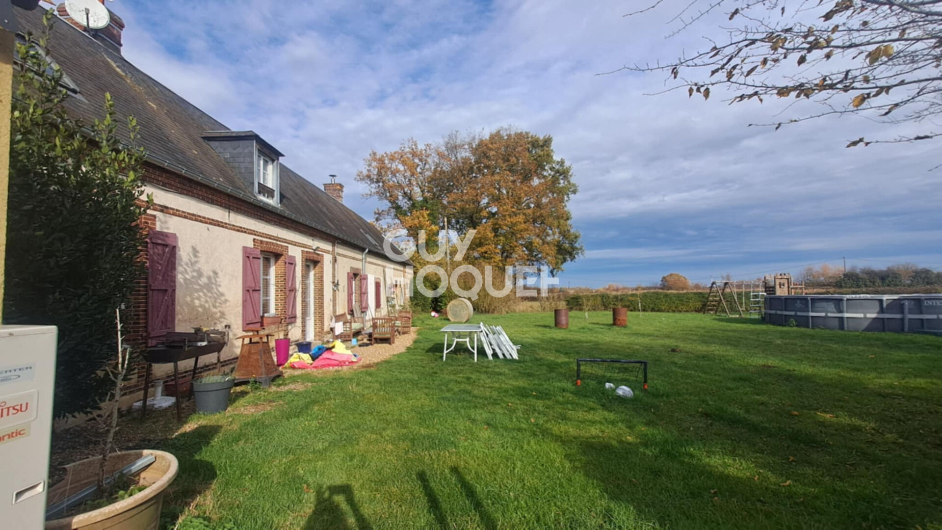 Proche L'AIGLE - Maison de Pays avec dépendances à 150 m de la 1ère habitation.