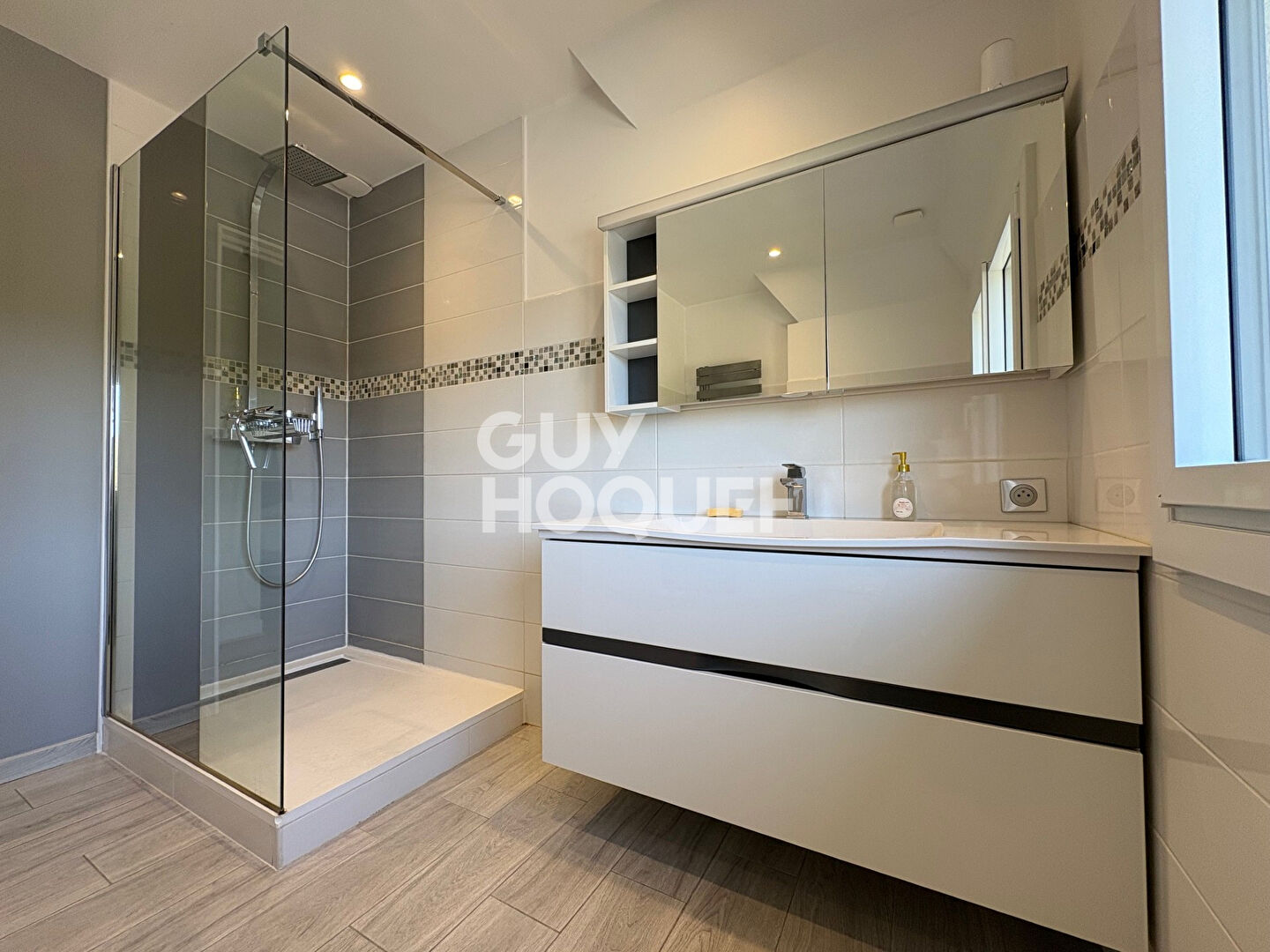 Villa Pullay 6 pièce(s) 185m²