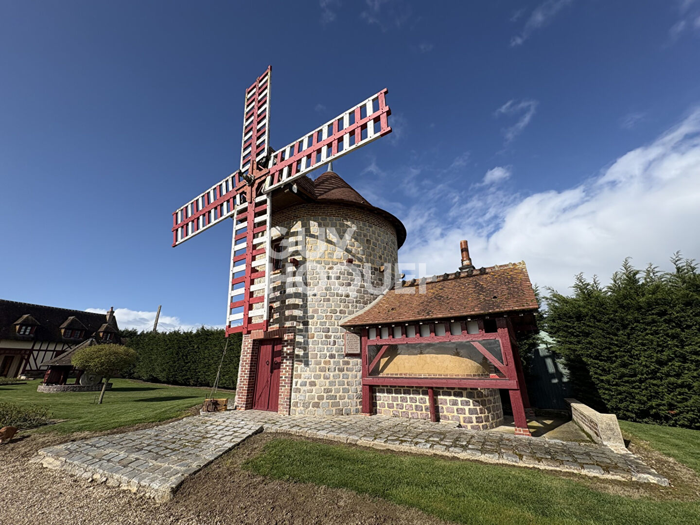 20 minutes de BRETEUIL, Proche RUGLES - Ensemble immobilier