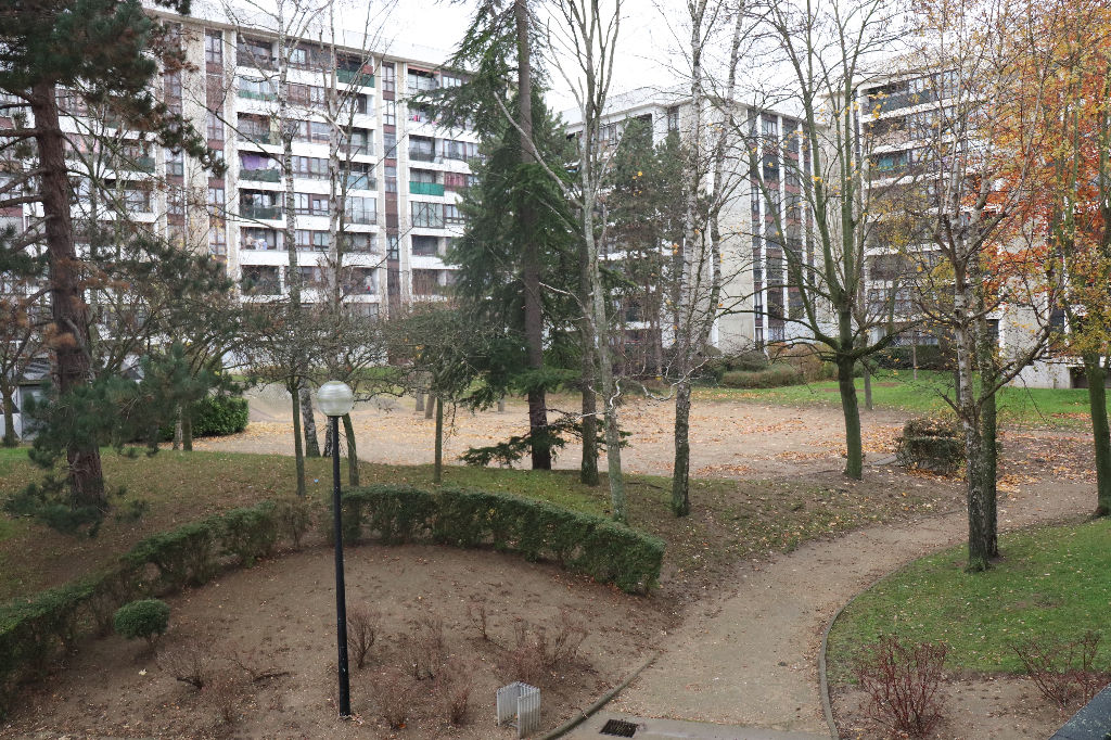 À vendre, appartement d'une surface habitable de 84 m² aux MUREAUX (78130).