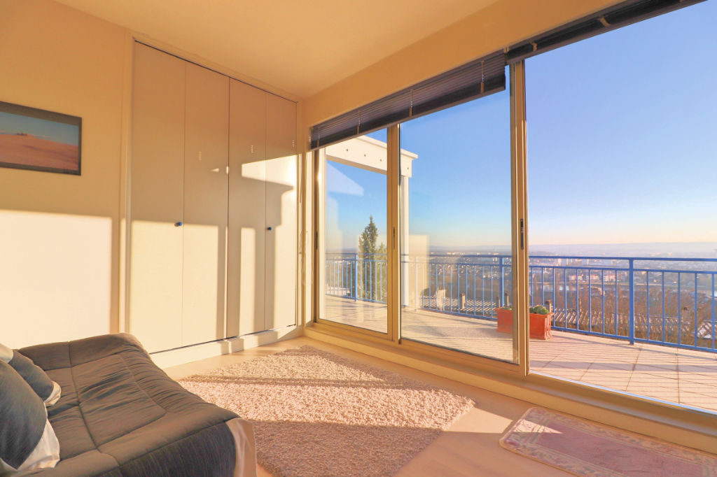 À vendre à MEULAN EN YVELINES (78250), appartement d'une surface habitable de 114 m².