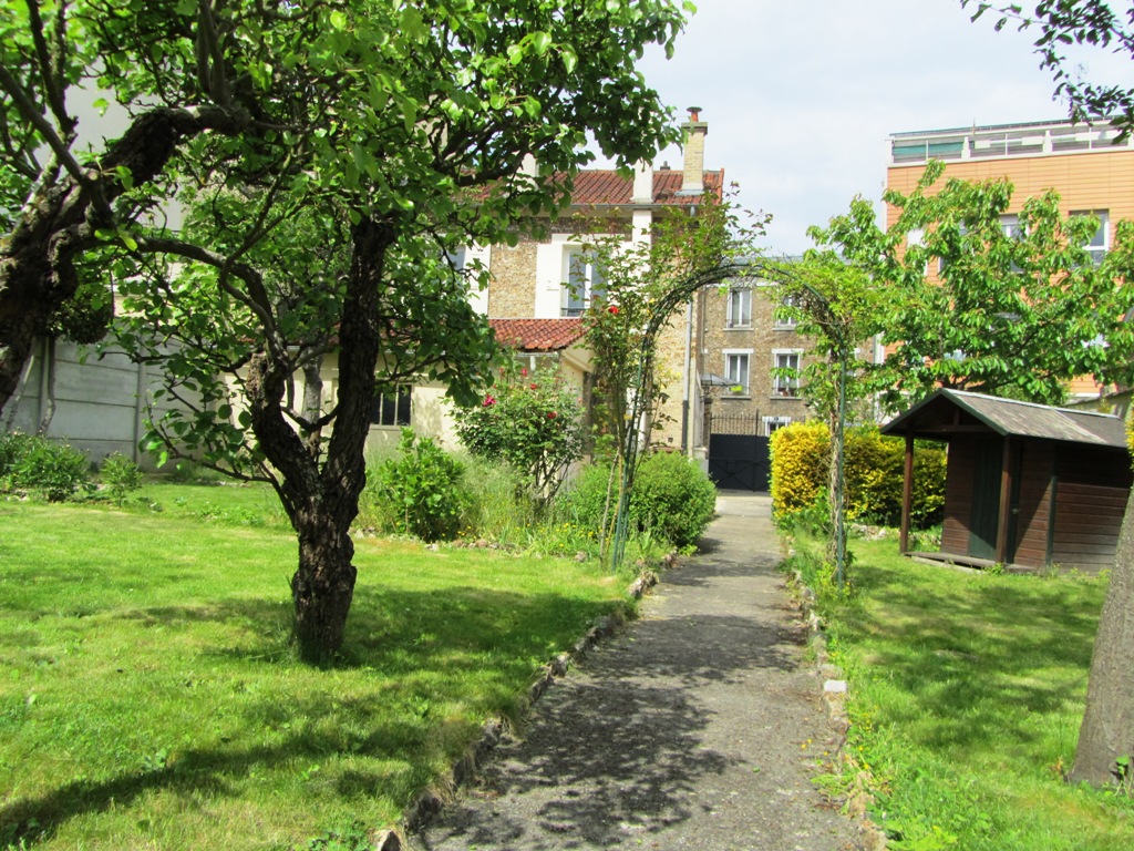 MAISON ANCIENNE RENOVEE AVEC GRAND JARDIN 