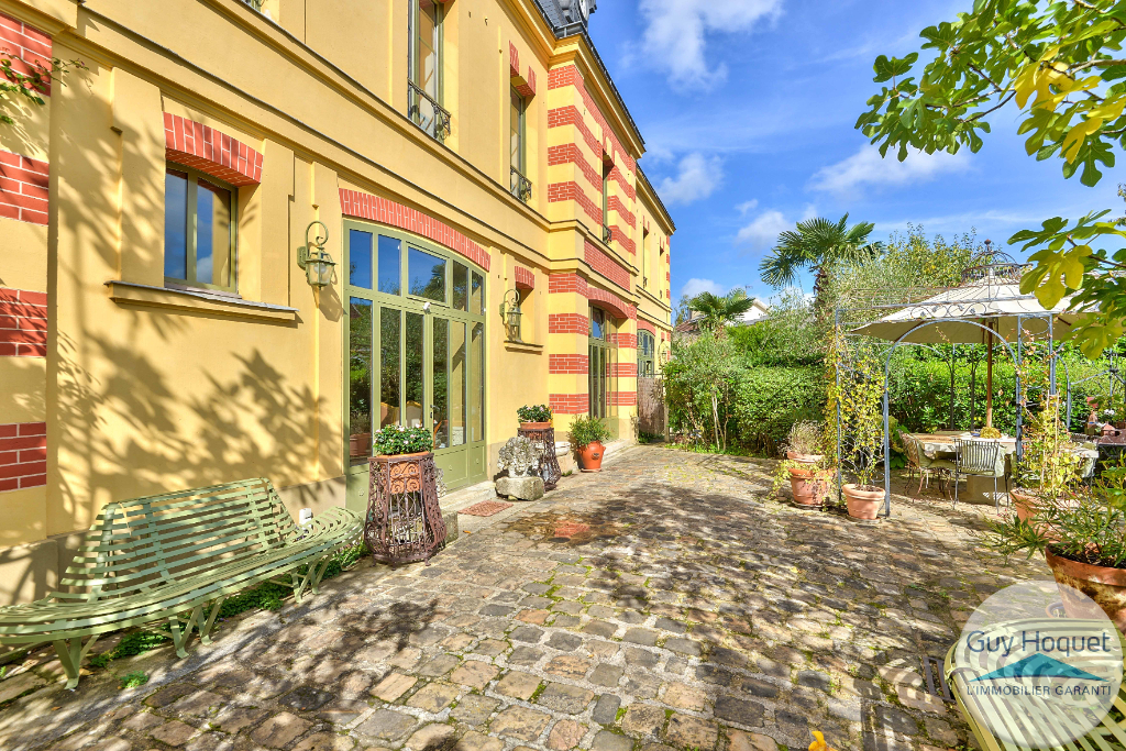 DUPLEX  AVEC  JARDIN  PRIVATIF  - AU COEUR DE VIROFLAY  RIVE GAUCHE