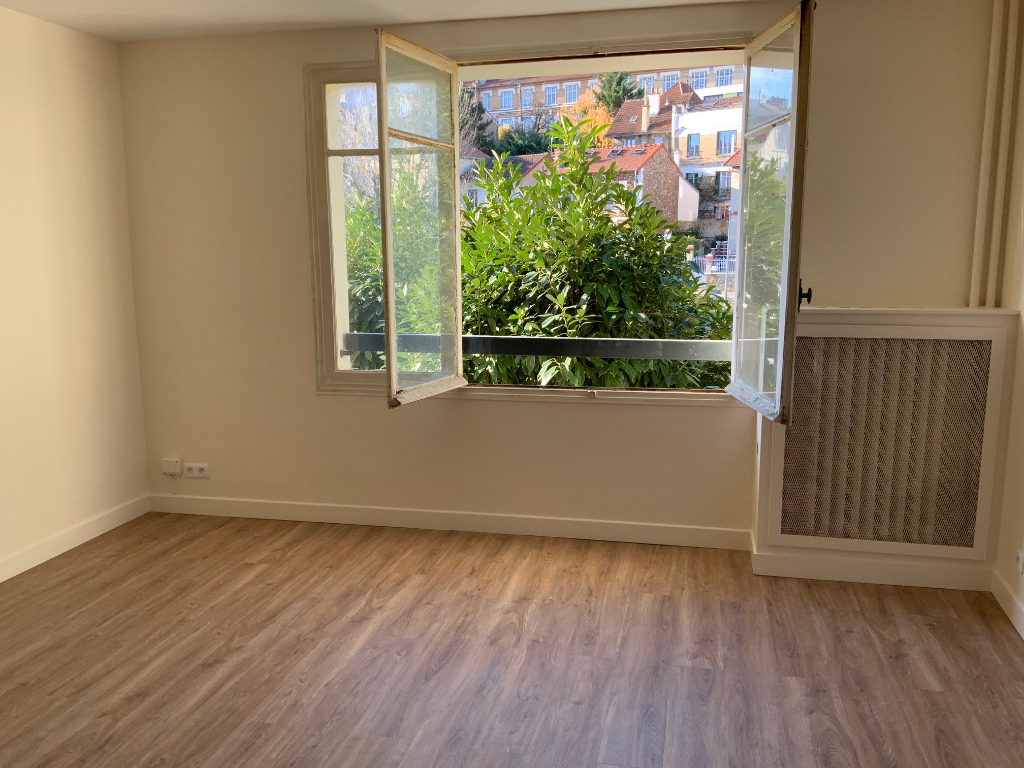 APPARTEMENT 3 PIECES REFAIT A NEUF  A LOUER