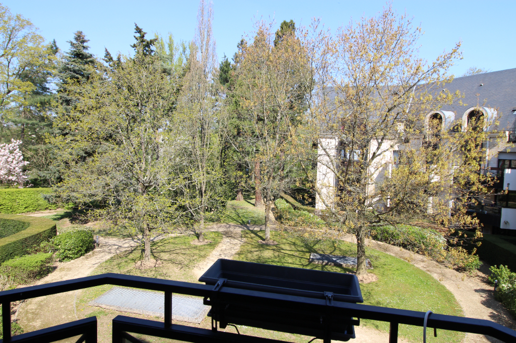 Appartement dans un écrin de verdure à Versailles 4 pièces 93 m²  2 parkings