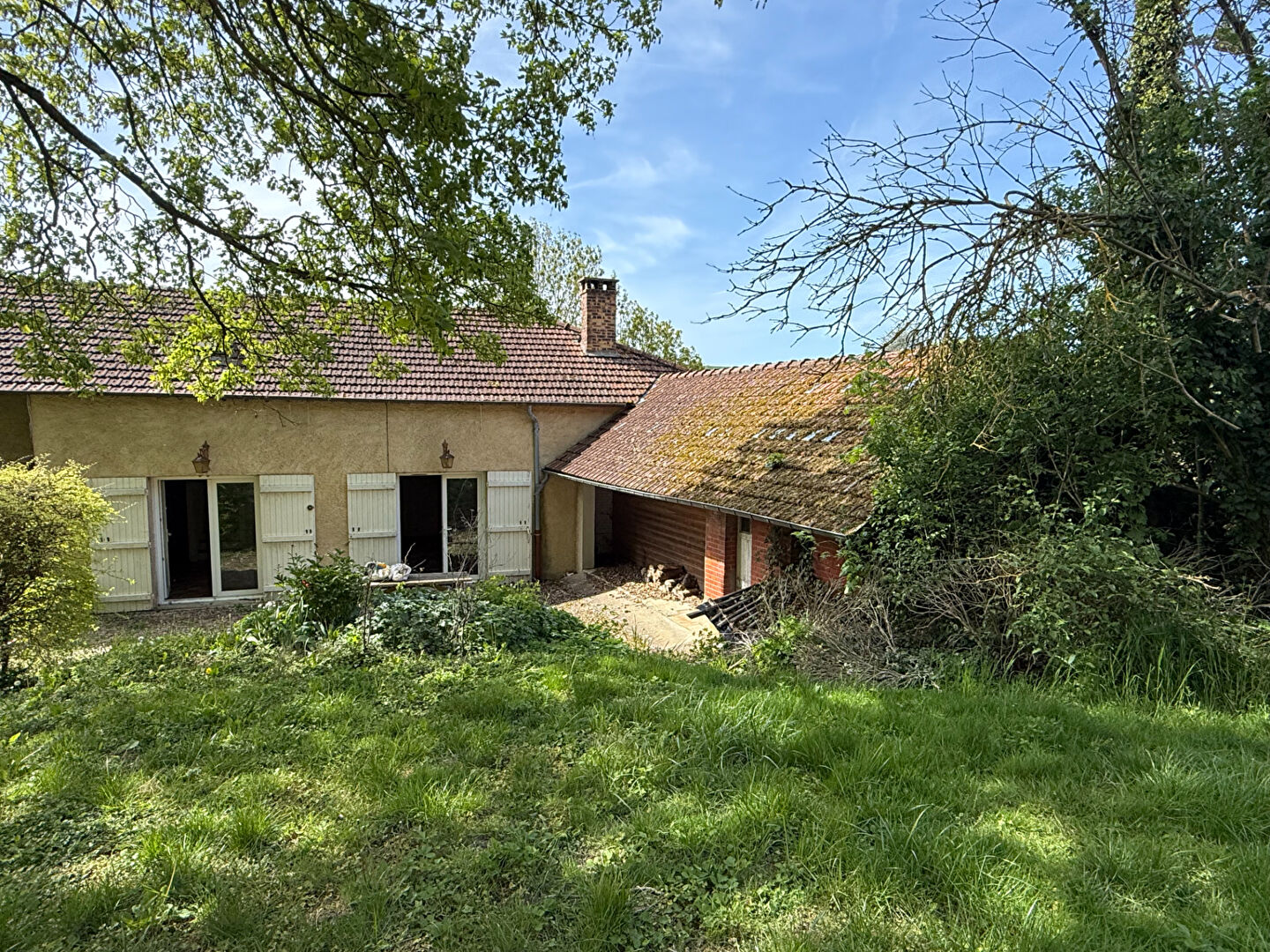 Maison à inventer, jardin, parking et potentiel