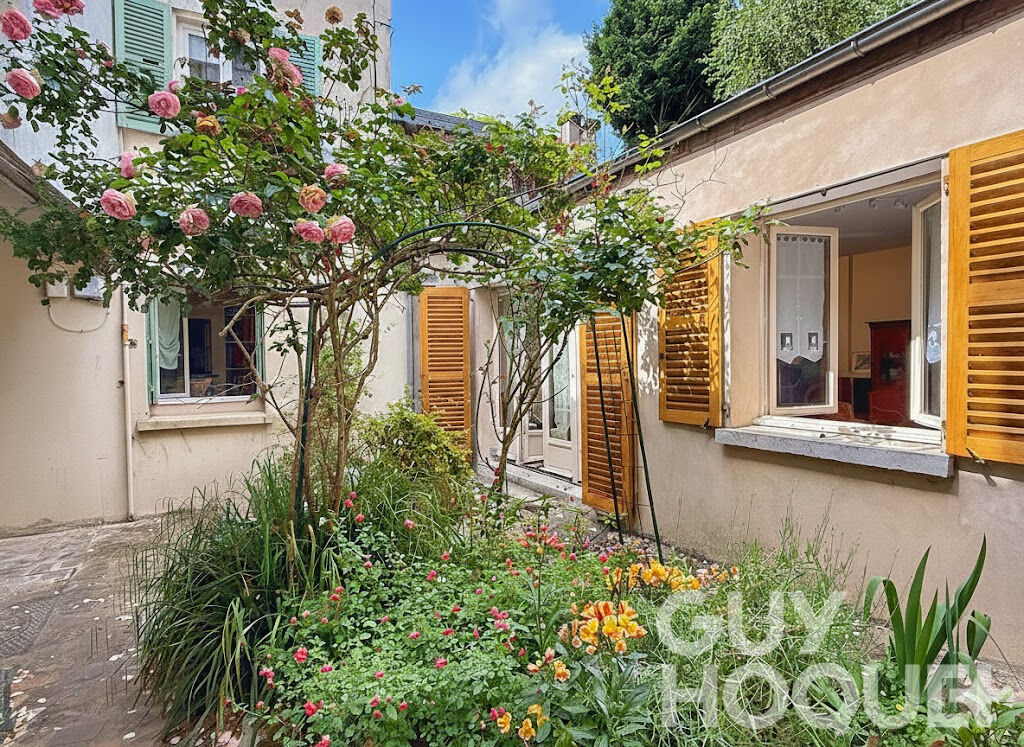 Trois pièces, esprit loft à  5 min de la gare des Chantiers et 10 min de la gare Versailles Rive Gauche