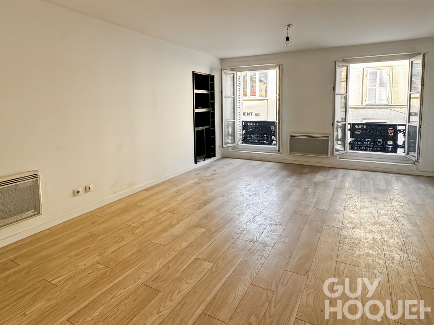 Versailles Chantiers  Mairie  / 2 pièces en Dernier étage / Fort potentiel duplex