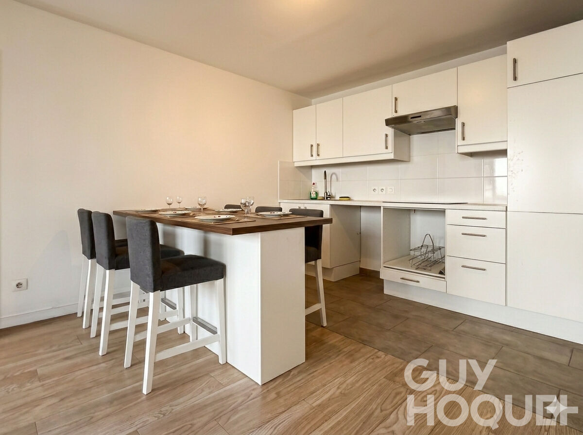 Versailles Chantiers  Mairie  / 2 pièces en Dernier étage / Fort potentiel duplex