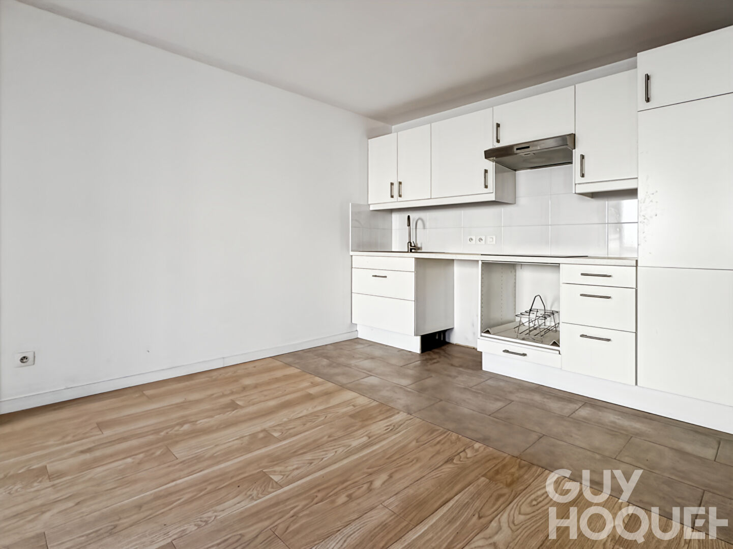 Versailles Chantiers  Mairie  / 2 pièces en Dernier étage / Fort potentiel duplex