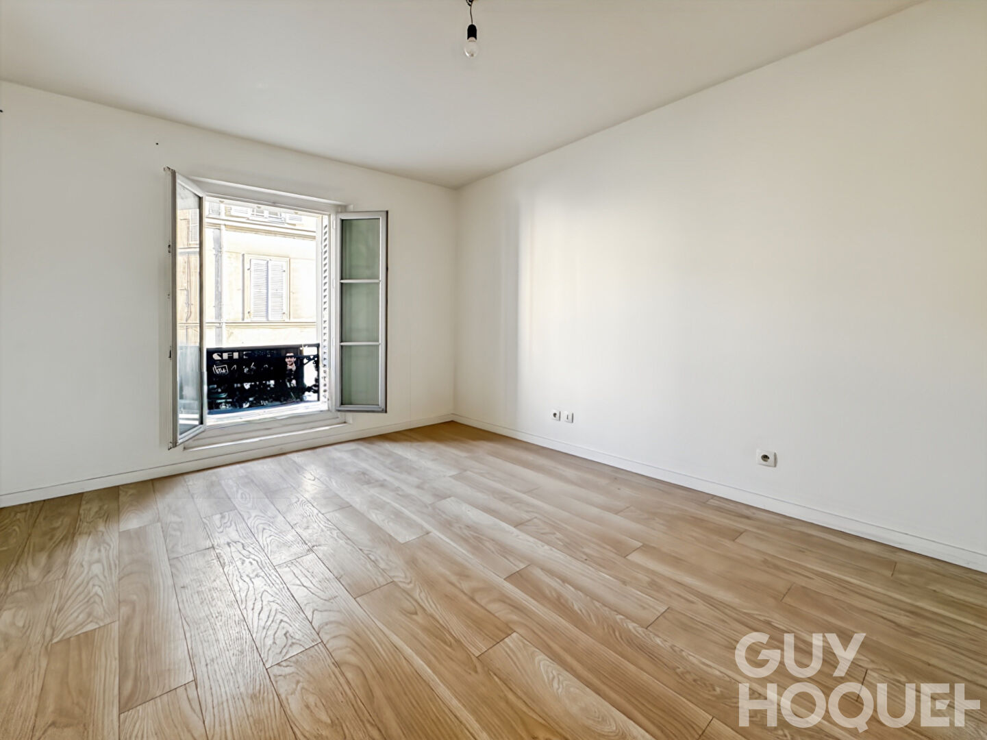 Versailles Chantiers  Mairie  / 2 pièces en Dernier étage / Fort potentiel duplex