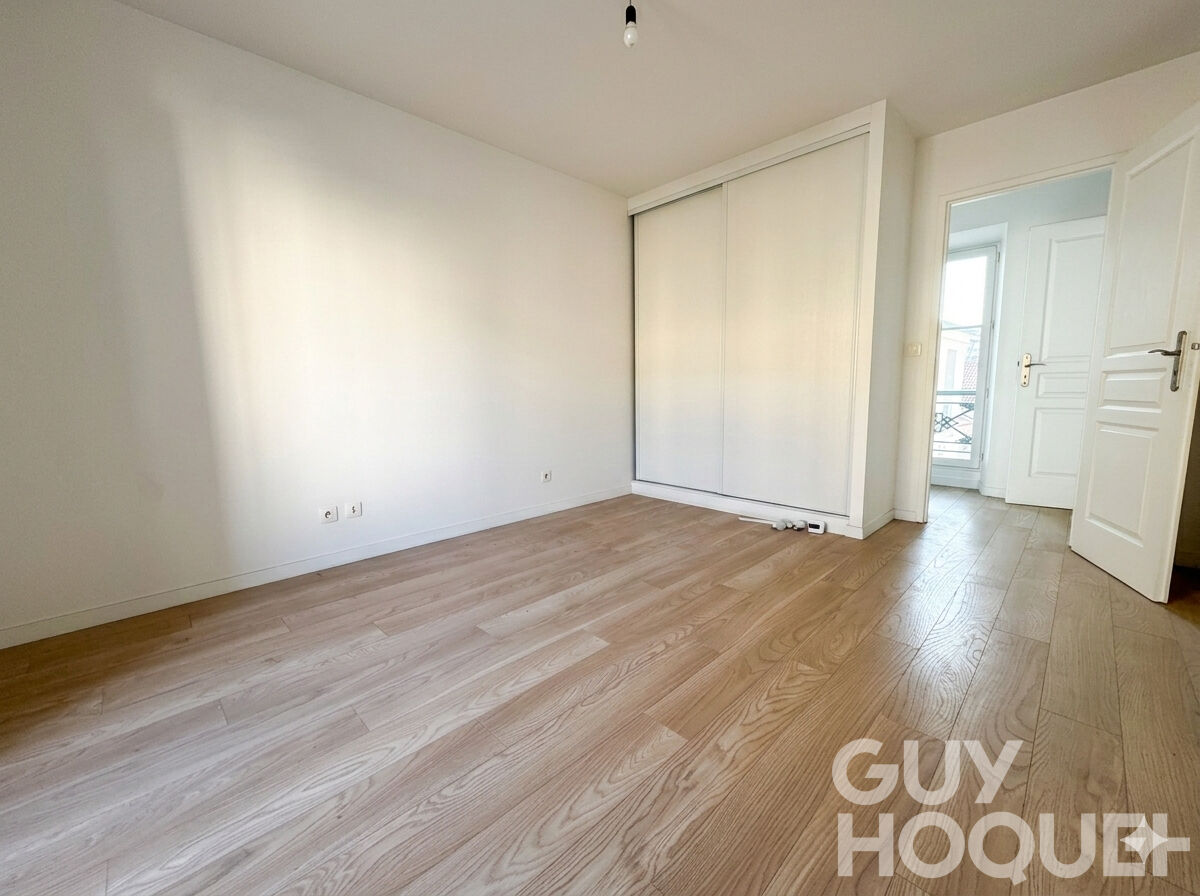 Versailles Chantiers  Mairie  / 2 pièces en Dernier étage / Fort potentiel duplex