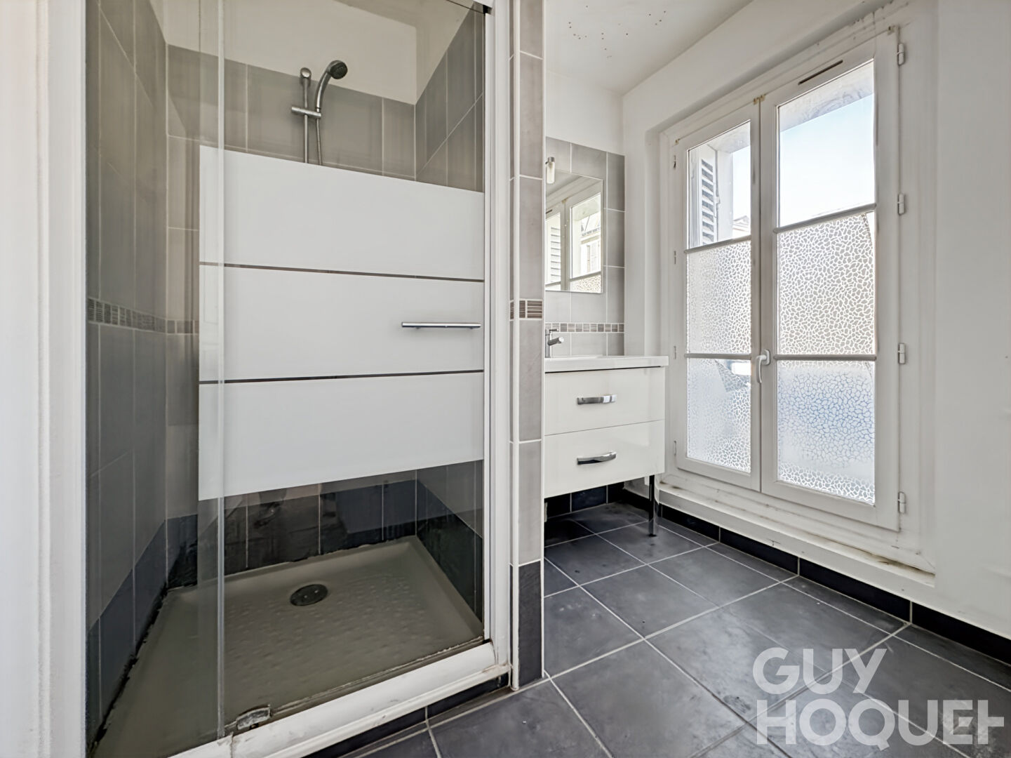 Versailles Chantiers  Mairie  / 2 pièces en Dernier étage / Fort potentiel duplex