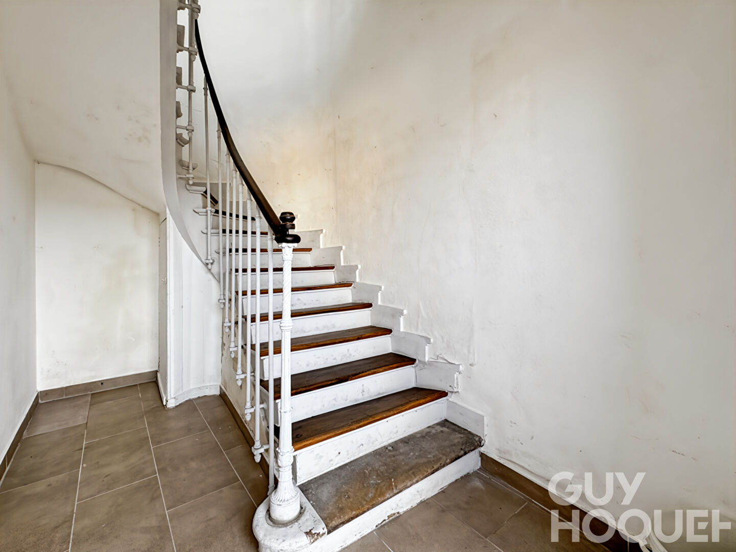 Versailles Chantiers  Mairie  / 2 pièces en Dernier étage / Fort potentiel duplex