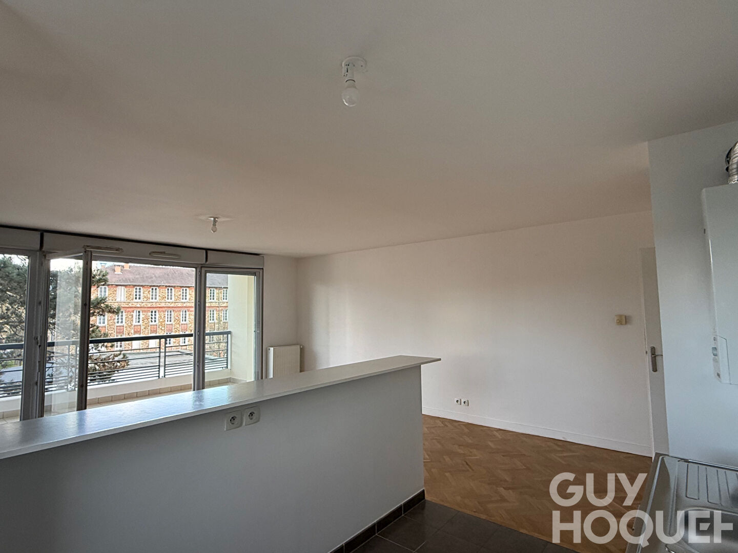 Versailles Montreuil 3 pièces de 75 m² avec deux balcons, parking et DPE C