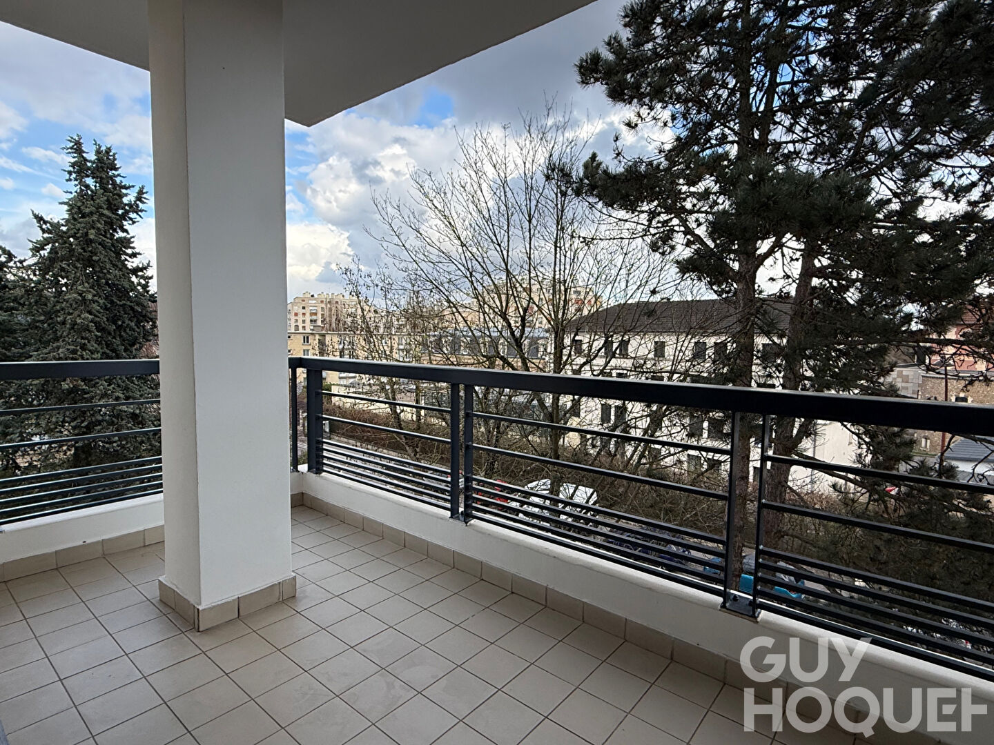 Versailles Montreuil 3 pièces de 75 m² avec deux balcons, parking et DPE C