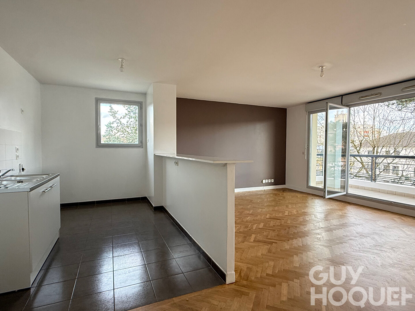 Versailles Montreuil 3 pièces de 75 m² avec deux balcons, parking et DPE C