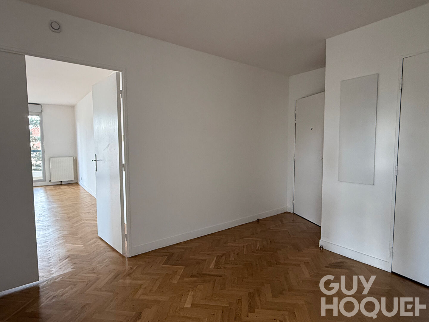 Versailles Montreuil 3 pièces de 75 m² avec deux balcons, parking et DPE C