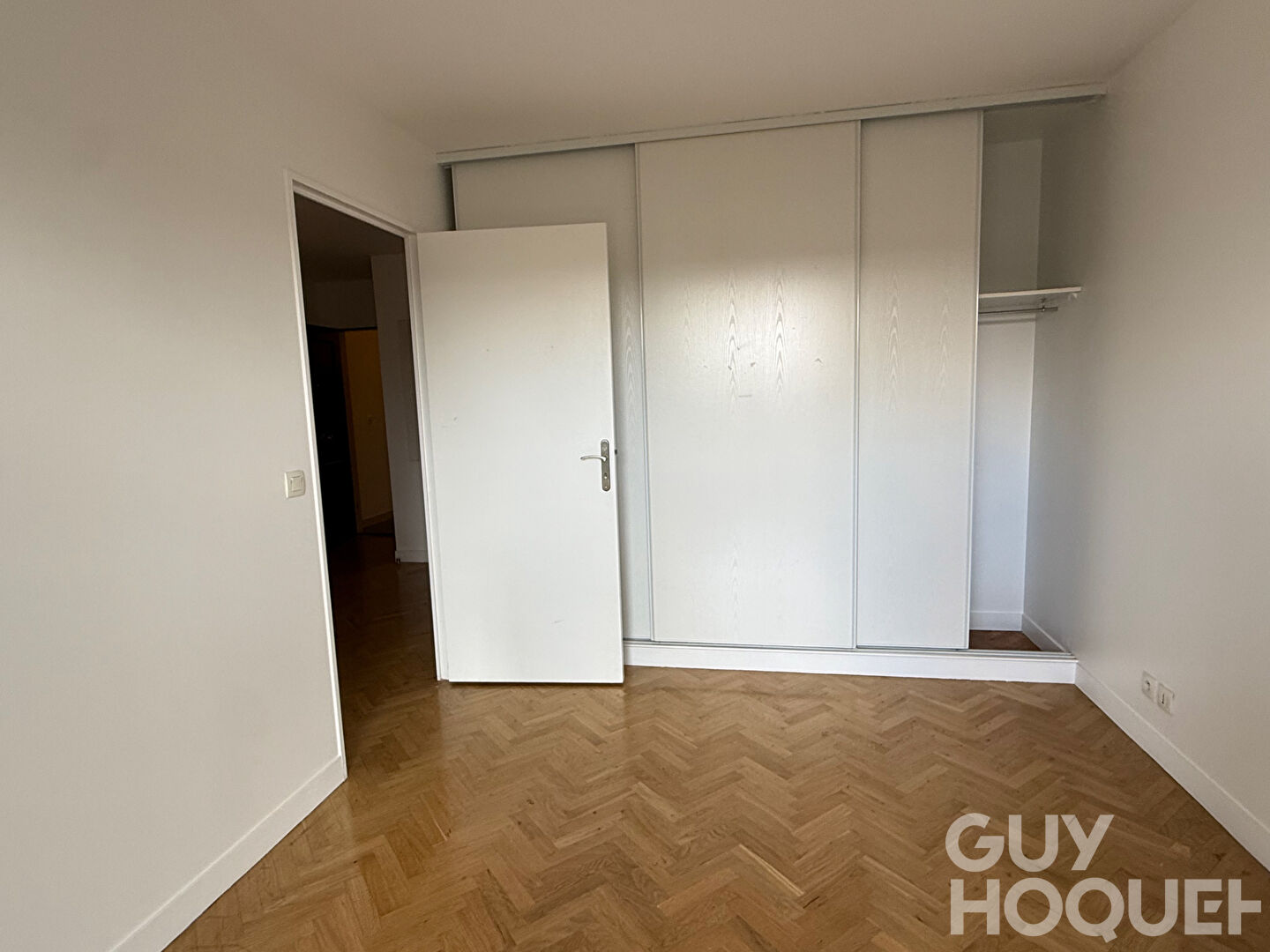 Versailles Montreuil 3 pièces de 75 m² avec deux balcons, parking et DPE C