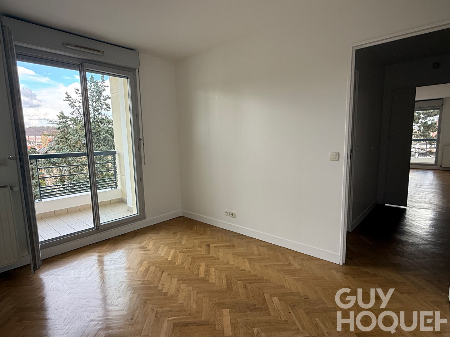 Versailles Montreuil 3 pièces de 75 m² avec deux balcons, parking et DPE C