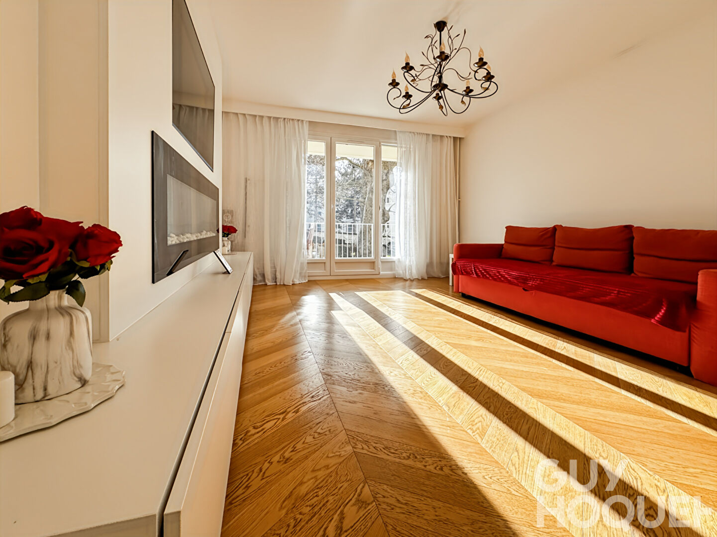 Terrasse - Parking -  Calme absolu - Vue verdoyante.