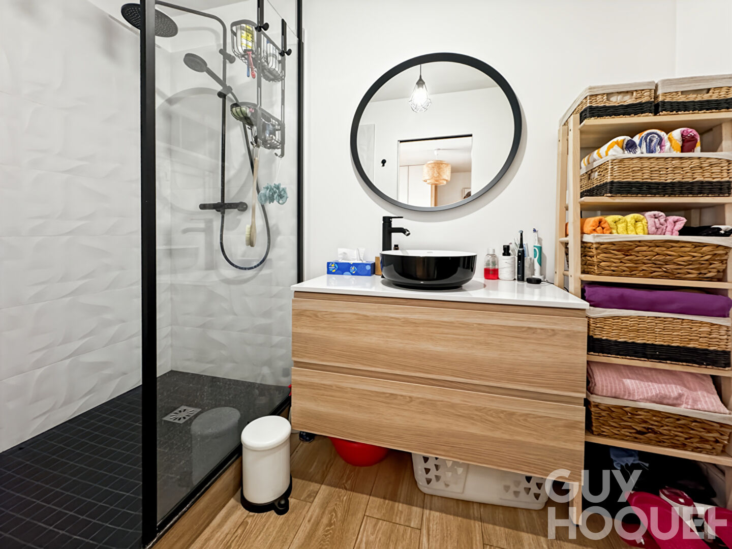 Terrasse - Parking -  Calme absolu - Vue verdoyante.