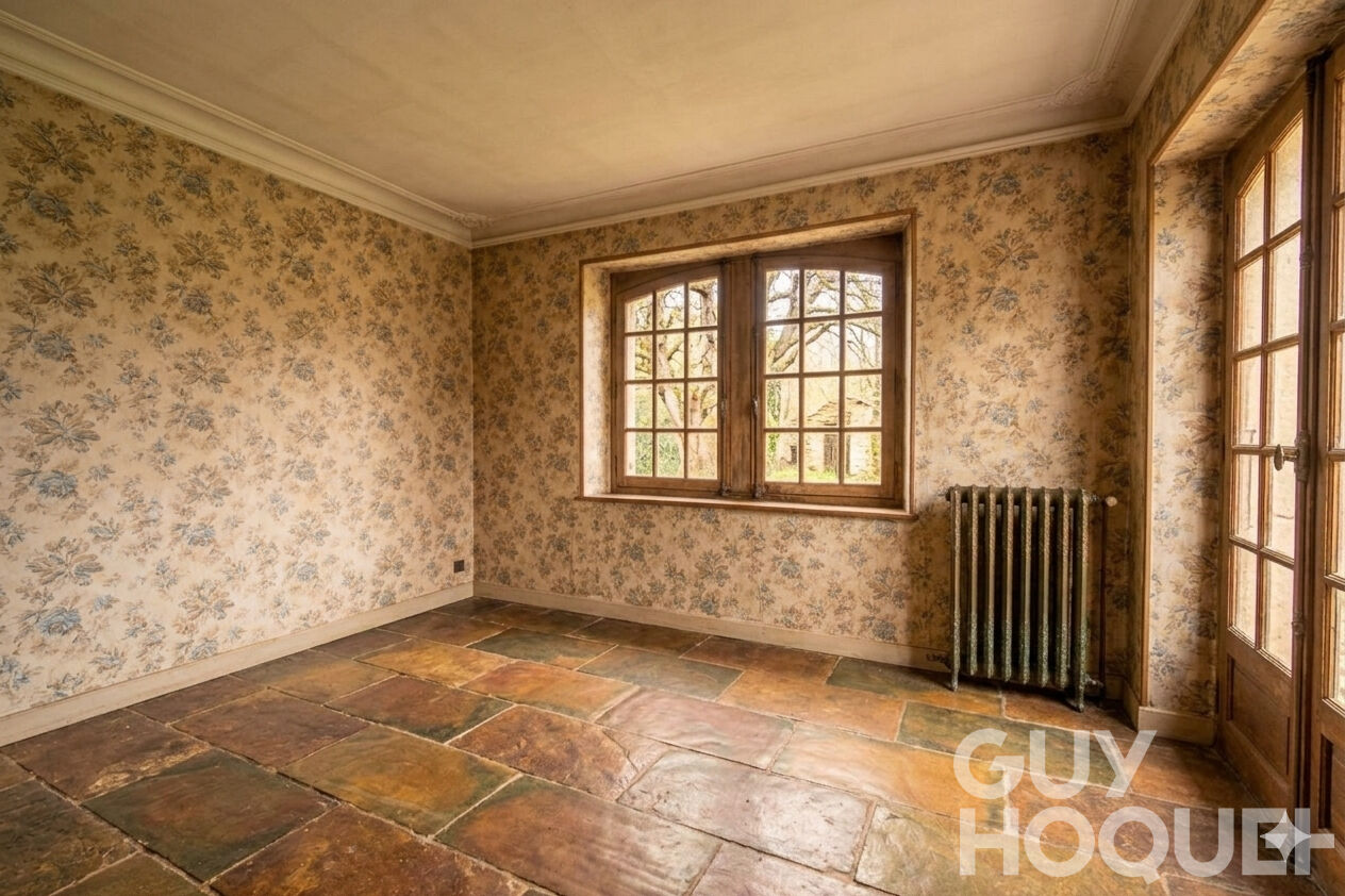 Maison familiale à réinventer avec beaux volumes et vue dégagée