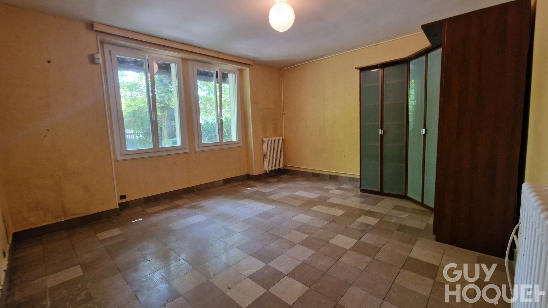 Maison au calme avec fort potentiel, emplacement recherché proche A13