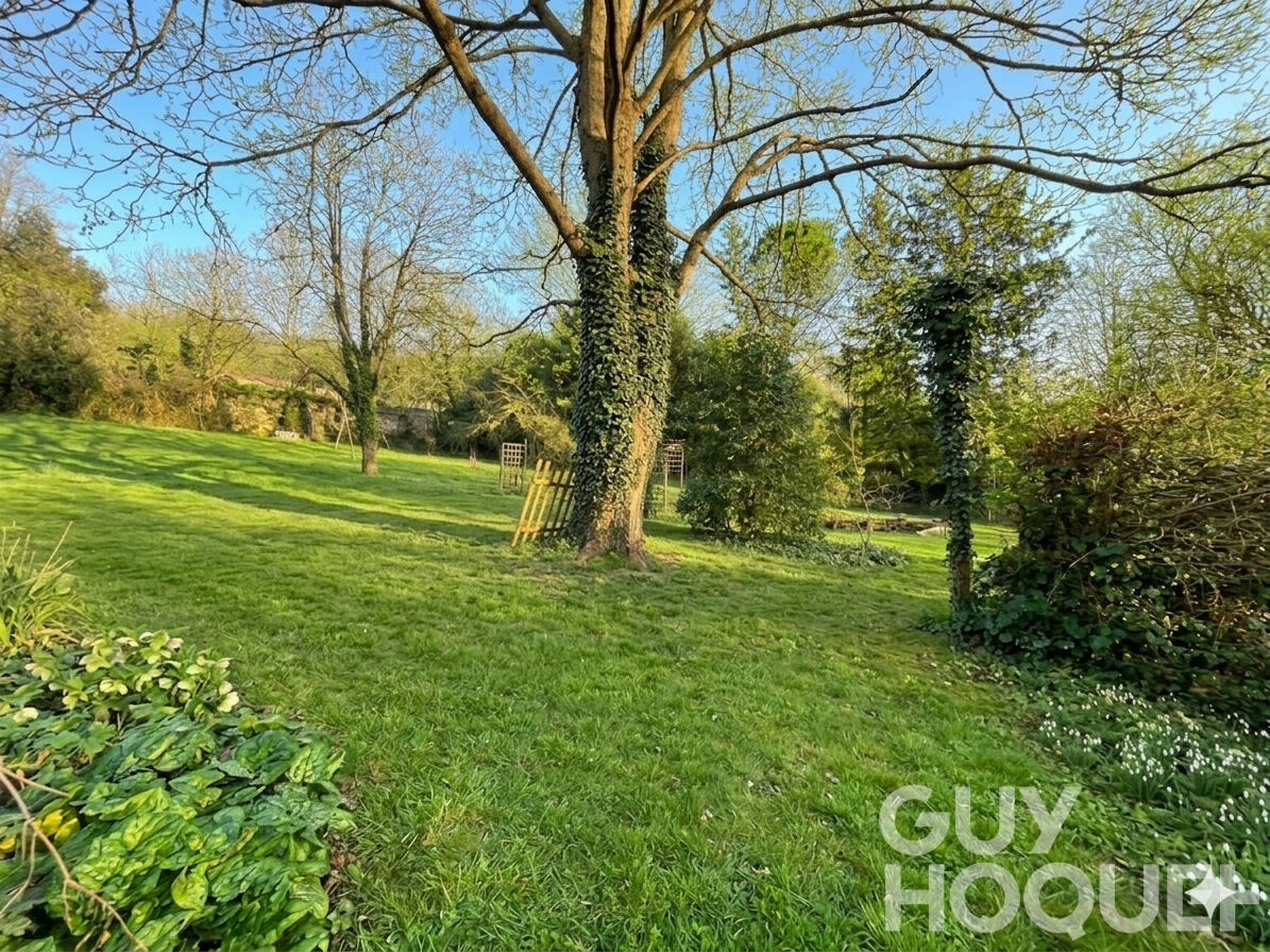 Maison au calme avec fort potentiel, emplacement recherché proche A13