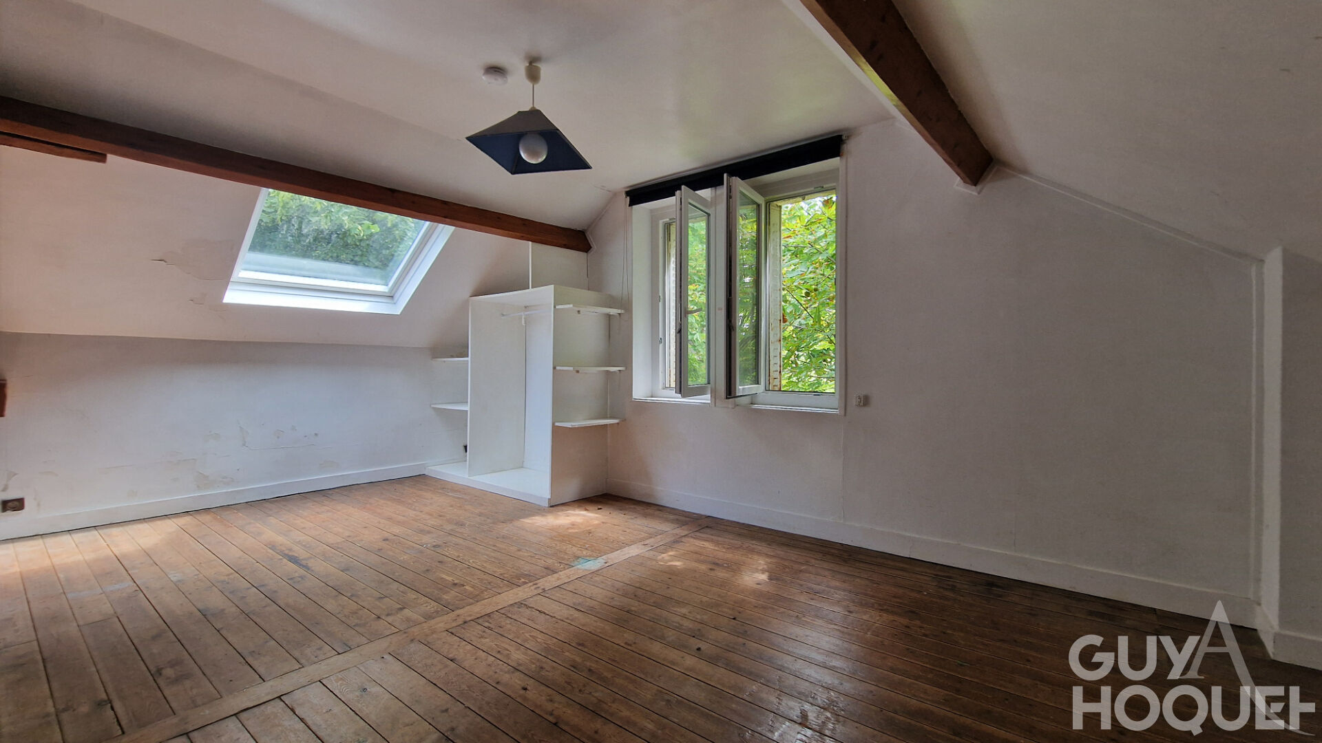 Maison au calme avec fort potentiel, emplacement recherché proche A13