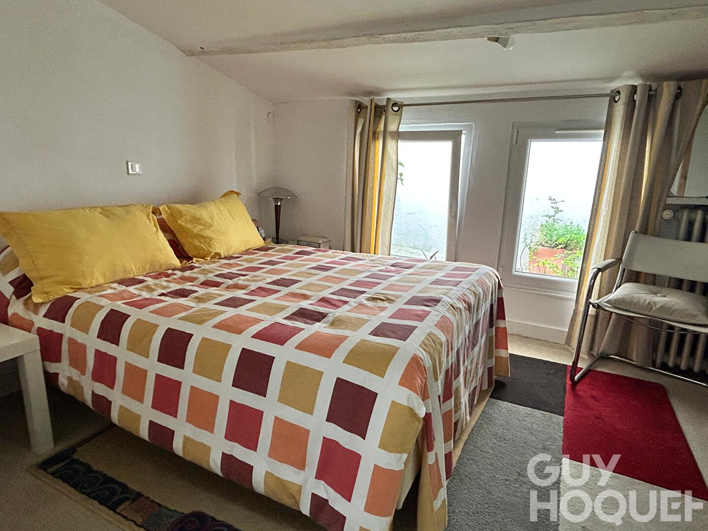 Trois pièces, dernier étage avec patio, hyper centre La Rochelle