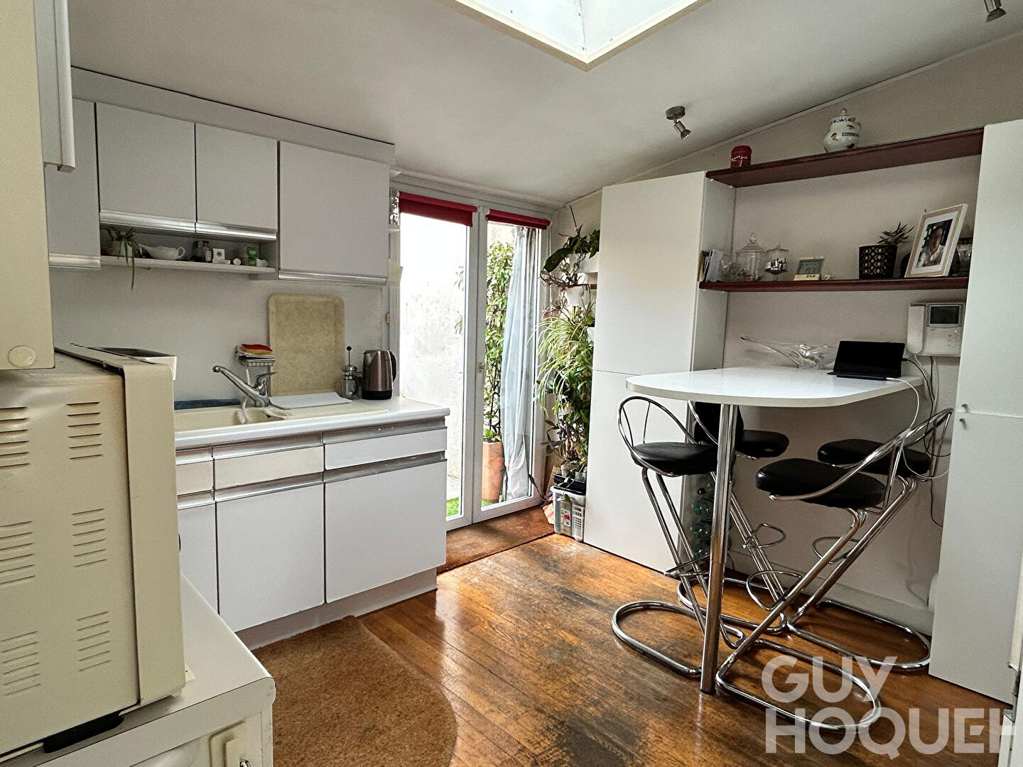 Trois pièces, dernier étage avec patio, hyper centre La Rochelle