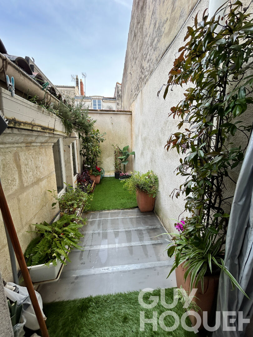 Trois pièces, dernier étage avec patio, hyper centre La Rochelle