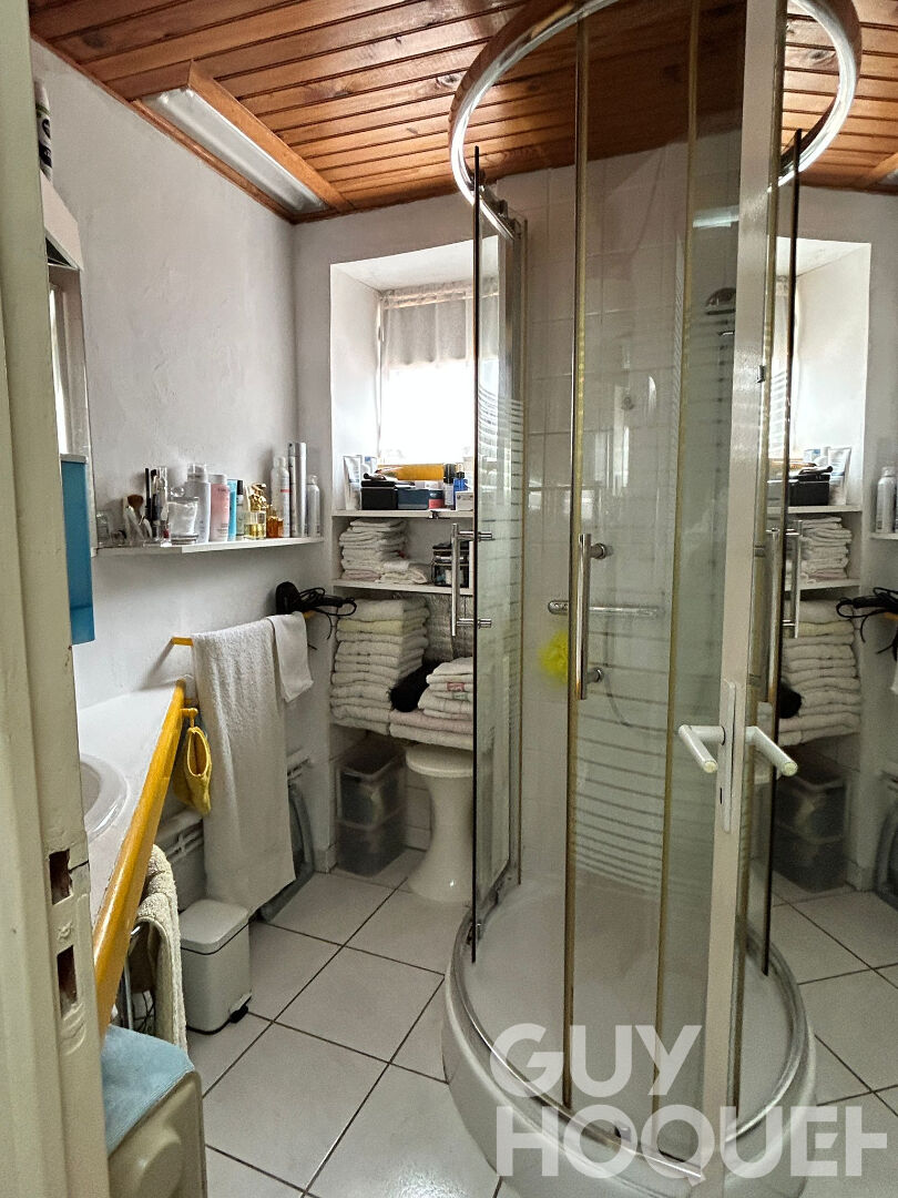 Trois pièces, dernier étage avec patio, hyper centre La Rochelle