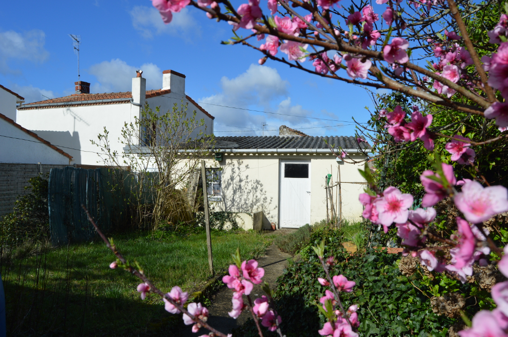 Maison 4 pièces d'environ 90 m² à vendre à LA MONTAGNE (44620).