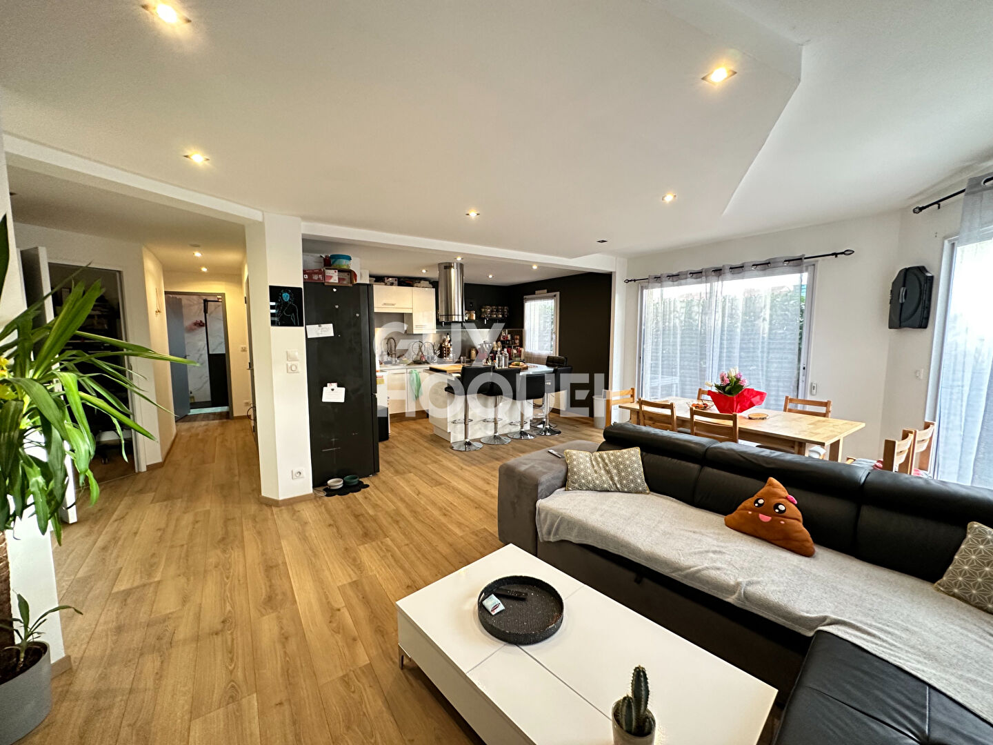 REZE : appartement 4 pièces (83 m²) en vente